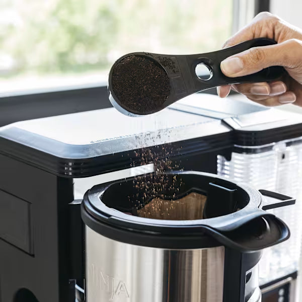 Ninja™ Cafetera Especializada con Jarra de Vidrio | Negro/Plata